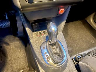 Volkswagen Touran VAN 1.6 TDI 105pk 7-Traps dsg aut Comf - nap - clima - cruise - trekh - lmv - privacy glass - luxe uitvoering picture 16