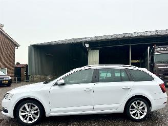 damaged passenger cars Skoda Octavia 1.0 TSI 116pk 6-bak Greentech Bus Edition Pl 2020/1
