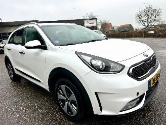 Kia Niro 1.6 GDi Hybrid ExecutiveLine - 77dkm nap - navi - camera - trekh - pdc - half leer - line assist picture 4