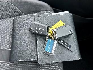 Volkswagen T-Roc 1.5 TSI 150pk 7-Traps aut Life - 7dkm nap - navi - cam - virtual - front + line + park assist - keyless picture 35