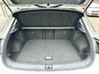 Volkswagen T-Roc 1.5 TSI 150pk 7-Traps aut Life - 7dkm nap - navi - cam - virtual - front + line + park assist - keyless picture 53