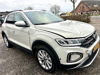 Volkswagen T-Roc 1.5 TSI 150pk 7-Traps aut Life - 7dkm nap - navi - cam - virtual - front + line + park assist - keyless picture 4