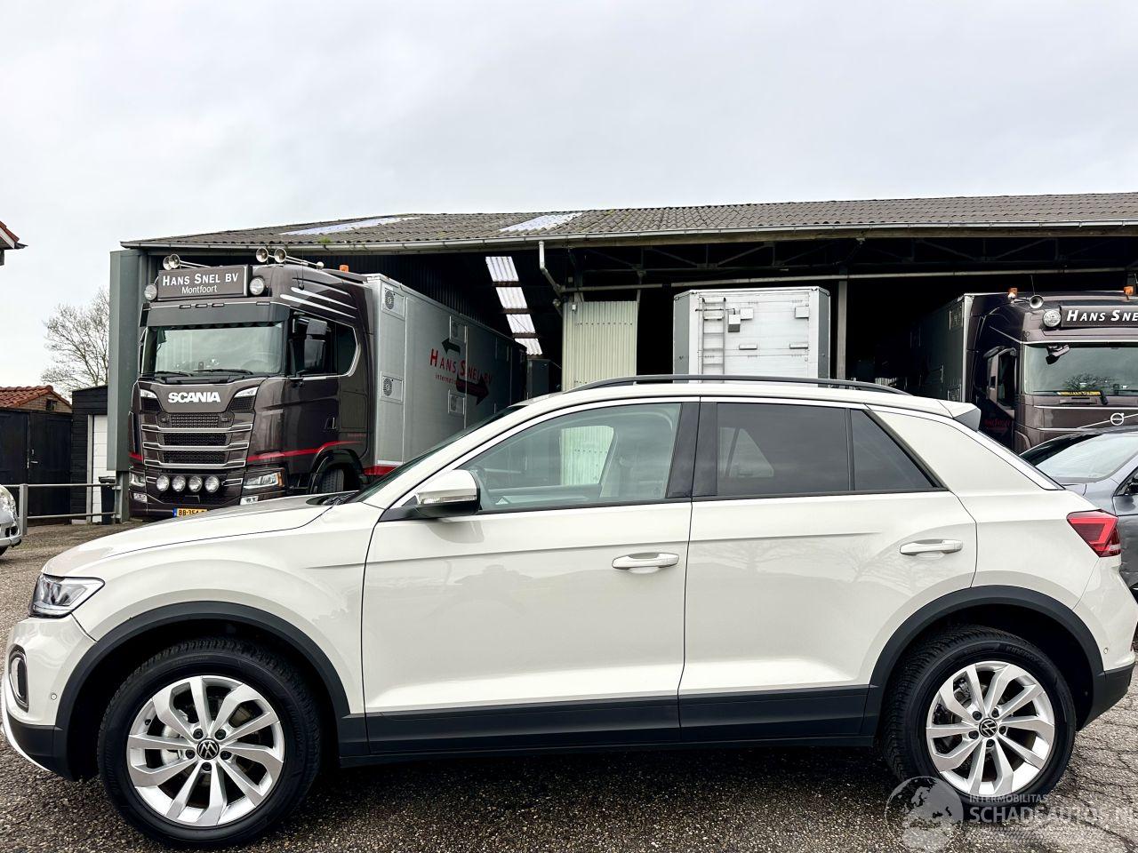 Volkswagen T-Roc 1.5 TSI 150pk 7-Traps aut Life - 7dkm nap - navi - cam - virtual - front + line + park assist - keyless