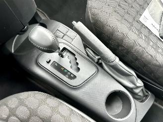 Toyota iQ 1.0 VVTi 68pk automaat Aspiration - 44dkm nap - navi - clima - keyless entry + start - lmv - pdc picture 16