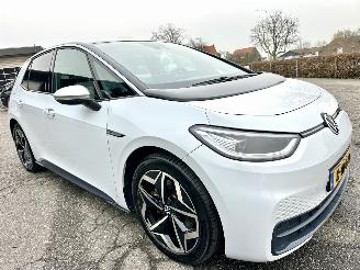 Volkswagen ID.3 58kWh 204pk aut First Plus - nap - navi - cam - keyless - 19 inch - stuurverw - front + line assist - sfeerverl picture 4