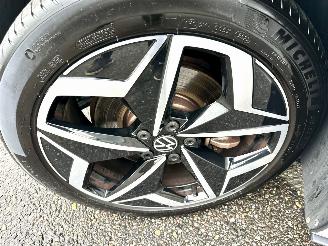 Volkswagen ID.3 58kWh 204pk aut First Plus - nap - navi - cam - keyless - 19 inch - stuurverw - front + line assist - sfeerverl picture 75