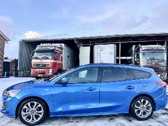 Voiture accidenté Ford Focus 1.5D 120pk 8-traps aut + F1 ST-Line x - nap - hud - b&o - navi - cam - keyless - stuur + stoelverw 2022/12