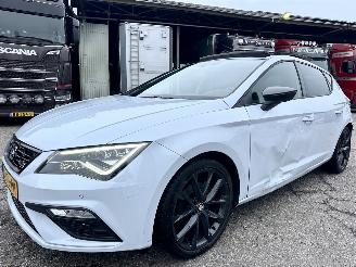Seat Leon 1.5 TSI 131pk FR Ult Ed - pano - 78dkm - facelift - virtual - front assist - sfeerverl - pdc v+a - alarm - nardo grey picture 2