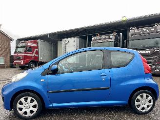 krockskadad bil auto Peugeot 107 1.0-12V 68pk Urban Move - nap - airco - elektr ramen - nw apk t/m 01-2027 - toerenteller - rijdt goed 2010/6