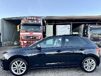 damaged passenger cars Volkswagen Polo 1.0 TSI 95pk Highline 5drs - 2021/4