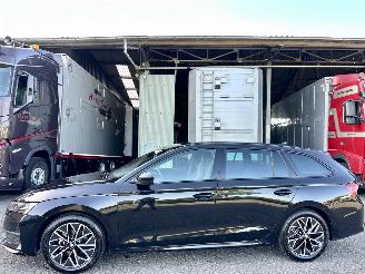 skadebil auto Skoda Octavia 1.5 TSI MHEV Sportline - nap - 1e eig - navi - camera - inkl trekh - stuurverw - front + line + side assist 2025/12