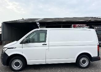 skadebil bedrijf Volkswagen Transporter 2.0 TDI 150pk L1/H1 2020/11