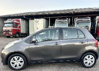 Avarii autoturisme Toyota Yaris 1.3 VVT-I 87pk Sol MMT Automaat Follow me 5drs - navi - airco - bleutooth - 80dkm - elektr ramen v + spiegels 2008/10