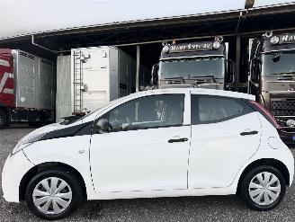  Toyota Aygo 1.0 VVT-i 72pk X-Fun 5drs - 39dkm nap - 1e eig - airco - cruise - esp - elektr ramen - rijdbaar 2021/7