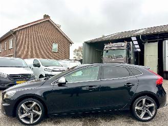 Avarii autoturisme Volvo V-40 2.0 D4 230pk 6-bak R-Design - xenon - getuned - leer - navi - stoelverw - lmv - memory pakket 2014/9