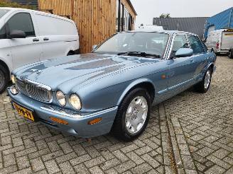 skadebil auto Jaguar Xj-8 4.0  SOVEREIGN   N.A.P  rijdbaar  top jongtimer 2004/7