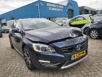 Auto incidentate Volvo V-60 Volvo V60 2.4 D6 AWD Plug-In Hybrid Summum 1e eigenaar 2013/12