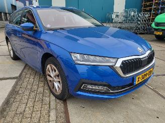 Voiture accidenté Skoda Octavia Skoda Octavia Combi 1.5 E hybride -TSI Business Edition Plus 2024/3