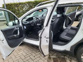 Avarii autoturisme Peugeot 2008 AUTOMAAT Peugeot 2008 1.2 PureTech Allure 69000KM  RIJDBAAR 2016/1