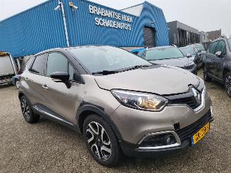 Unfallwagen Renault Captur AUTOMAAT Captur 1.2 TCe Dynamique rijdbaar 2015/6