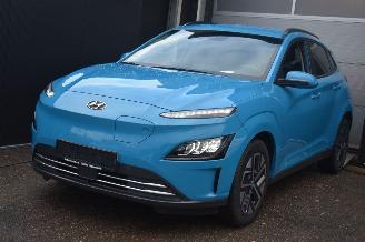 krockskadad bil auto Hyundai Kona 39Kwh Comfort 136Pk SOH 100% *Navi/Clima/Camera/Stoelverwarming 2021/6