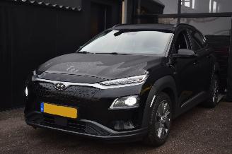 Vaurioauto  passenger cars Hyundai Kona 64Kwh Premium 204Pk 3FASE SOH 100% Navi/Clima/Camera/Leder/Stoelverwarming 2020/12