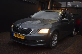 Schadeauto Skoda Octavia 1.6 Tdi Greentech Ambition Business 116Pk *Navi/Clima 2019/3