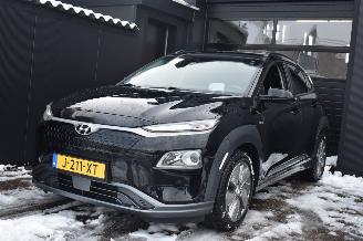 Unfallwagen Hyundai Kona 64Kwh EV Fashion 204Pk 3Fase Soh 100% *Navi/Clima/Camera 2020/12