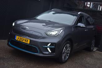 Schadeauto Kia Niro 64Kwh Executiveline 204Pk 3FASE 100% Soh *Navi/Clima/Leder/Camera/Stoelverwarming 2020/11