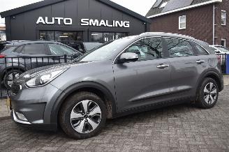 skadebil auto Kia Niro 1.6 Hybrid First Edition 105Pk *Navi/Airco/Camera 2016/10