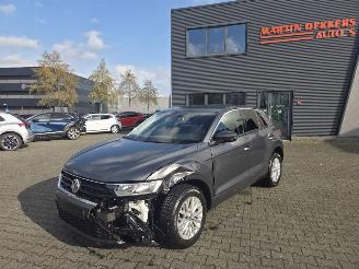 Voiture accidenté Volkswagen T-Roc 1.5 TSi AUTOM /NAVI / STOELVERW 2019/1