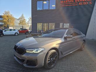 Damaged car BMW 5-serie 530e M-SPORT/ PANO/ HARM KARDON / HEAD UPP 2022/5