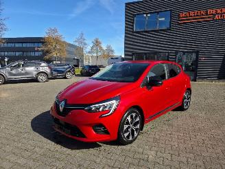 damaged passenger cars Renault Clio 0,9 TCe EVOLUTION 2023/8