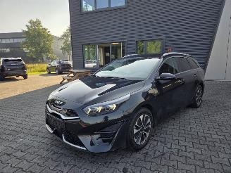 damaged passenger cars Kia Ceed PLUG-IN  HYBRIDE / AUTOMAAT / 34 DKM 2023/7