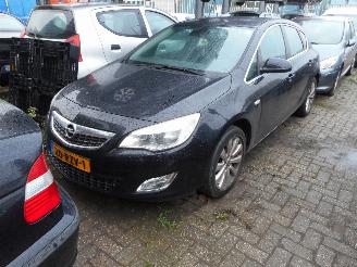 skadebil auto Opel Astra 1.4 turbo benzine 2011/8