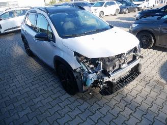 krockskadad bil auto Peugeot 2008 GT-LINE LEER LED PANORAMADAK 2017/9