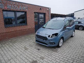 damaged passenger cars Ford Tourneo Courier TITANIUM 2019/3