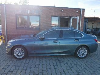 damaged passenger cars BMW 3-serie 320 D LUXURY LINE LEDER LED HUD 2020/6