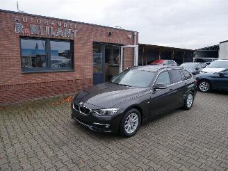 Schadeauto BMW 3-serie 320 D LUXURY X-DRIVE PANORAMADAK LEER LED 2016/10