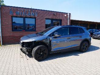 damaged passenger cars Skoda Elroq RS LOUNGE 4x4 ALCANTARA ACC 2025/11