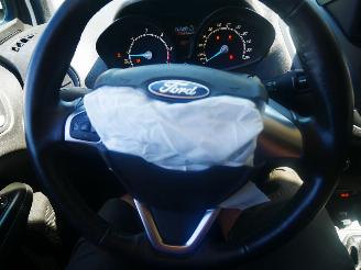 Ford Transit Courier Van  picture 13