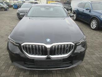 Coche accidentado BMW i5 i5 E-Drive40 AUT. Touring  Navi Leer Camera Led StoelVerwarming..... 2024/8