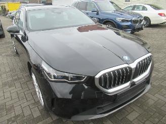 Unfallwagen BMW i5 i5 E-Drive40 AUT. Touring  Navi Leer Camera Led StoelVerwarming..... 2024/8