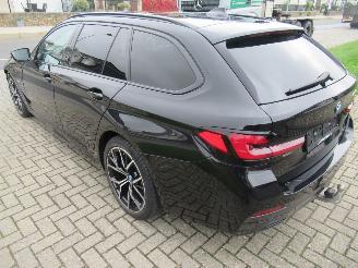 skadebil auto BMW 5-serie 530e Touring Aut. M-Sport  Shadow  Leer Navi Camera Panorama-D Head-Up SchuifDak E.Stoelen LuchtVering..... 2022/2