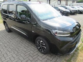 Auto incidentate Toyota ProAce Proace City 1.5D 130pk AUT. Lang 7-Zits Climatronic Navi Camera Stoel/StuurVerwarming Keyless-Go 2024/12