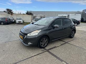 uszkodzony samochody osobowe Peugeot 208 1.2  VTI Envy 5drs 2012/12