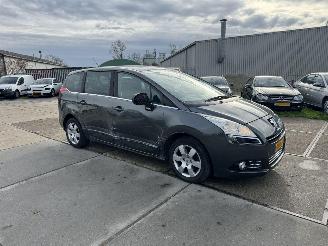 Peugeot 5008 1.6 THP Family 7p picture 2