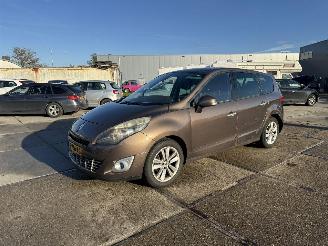 Vaurioauto  passenger cars Renault Grand-scenic 2.0 Aut. Privilege 2009/7