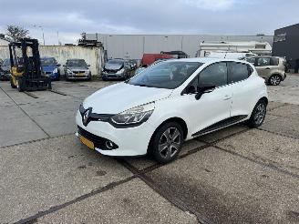 skadebil auto Renault Clio 0.9 Tce  Night&Day 2014/5