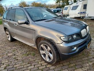 Voiture accidenté BMW X5 Grijs kenteken 6 cilnder diesel Automaat 2004/6